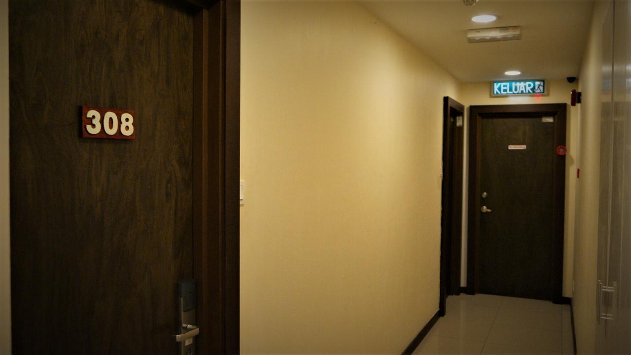 Transit Hotel Лабуан Екстер'єр фото