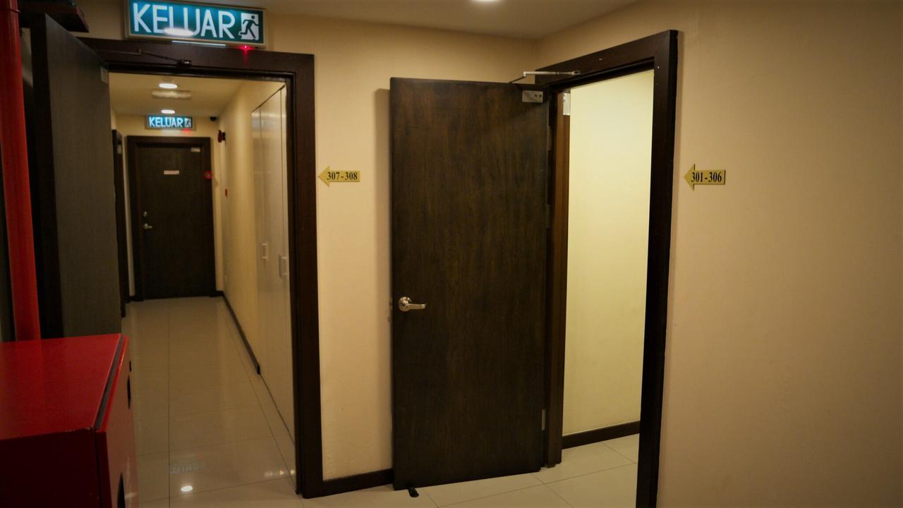 Transit Hotel Лабуан Екстер'єр фото
