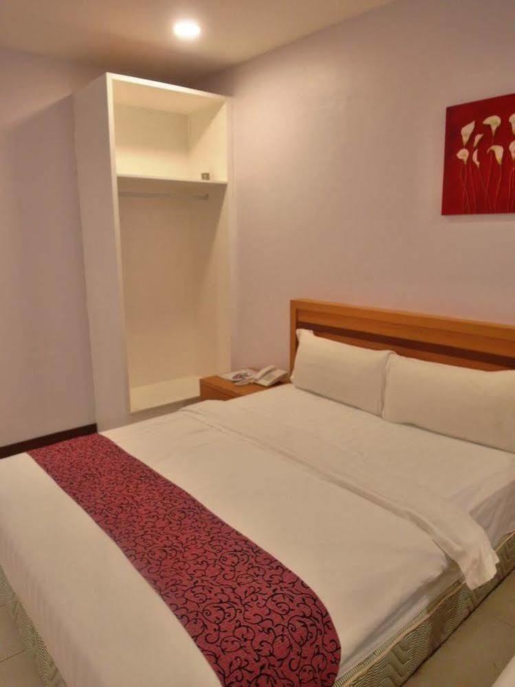 Transit Hotel Лабуан Екстер'єр фото