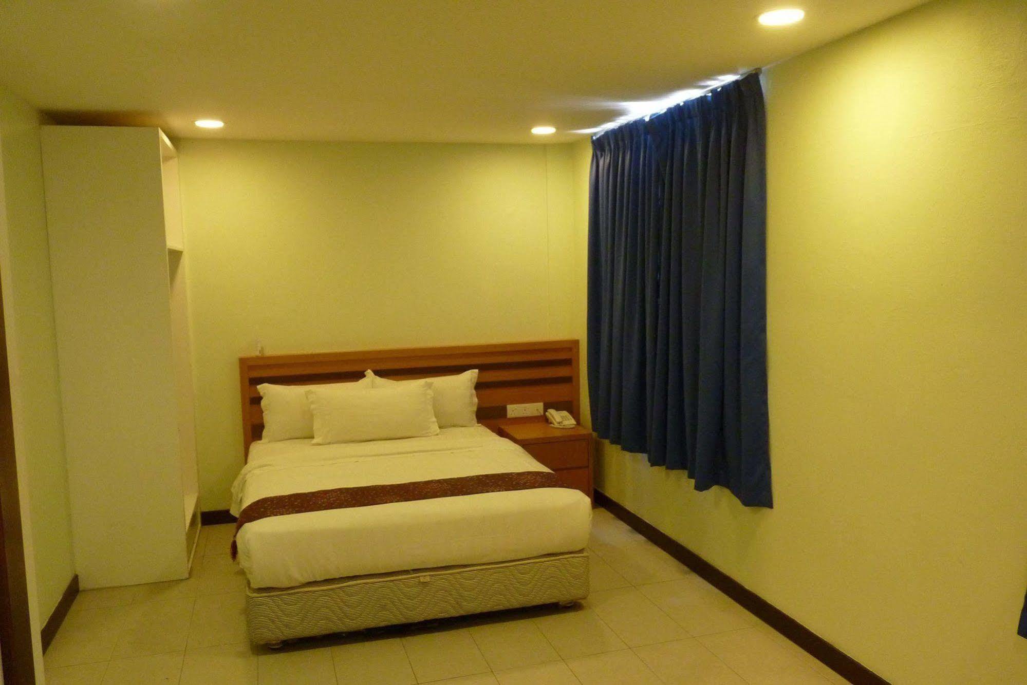 Transit Hotel Лабуан Екстер'єр фото